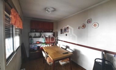 VENTA -  CASA P.H.. HAEDO. BARRIO GÜEMES. 3 AMBIENTES.
