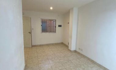 DEPARTAMENTO 2 AMBIENTES INTERNO CON PATIO CUBIERTO, EN VILLA LUZURIAGA