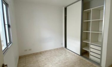 DEPARTAMENTO 2 AMBIENTES INTERNO CON PATIO CUBIERTO, EN VILLA LUZURIAGA