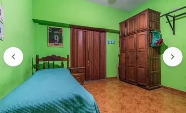 Venta casa 6 ambientes con cochera y fondo Isidro Casanova