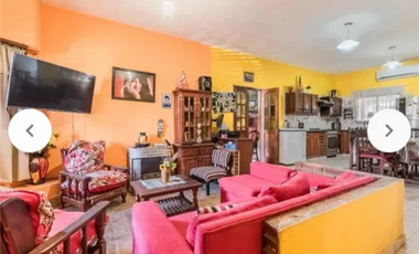 Venta casa 6 ambientes con cochera y fondo Isidro Casanova