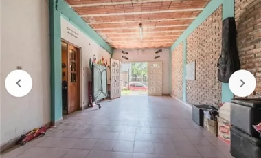 Venta casa 6 ambientes con cochera y fondo Isidro Casanova