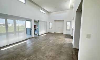 Alquiler de casa Barrio San Felipe con pileta- Canning