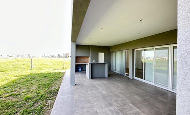 Alquiler de casa Barrio San Felipe con pileta- Canning