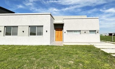 Alquiler de casa Barrio San Felipe con pileta- Canning