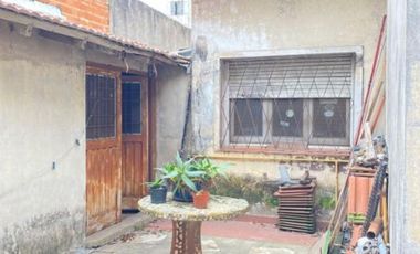 CHALET DE 4 AMBIENTES A REFACCIONAR EN VENTA - MORON NORTE