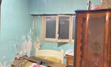 CHALET DE 4 AMBIENTES A REFACCIONAR EN VENTA - MORON NORTE