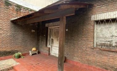 CHALET DE 4 AMBIENTES A REFACCIONAR EN VENTA - MORON NORTE