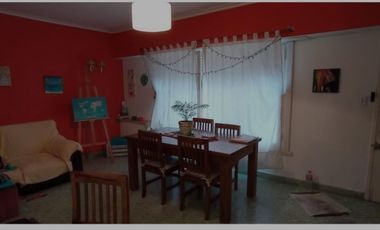 VENDO CHALET 3 AMBIENTES CON GARAGE Y PATIO