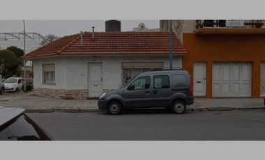 VENDO CHALET 3 AMBIENTES CON GARAGE Y PATIO