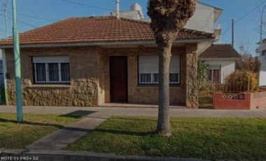 VENDO CHALET 4 AMB EN VILLA PRIMERA