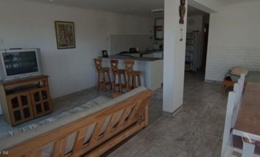 VENDO CASA 3 AMB  CON ENTRADA DE AUTOS SANTA ELENA