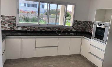 Alquiler casa amoblada con pileta - Barrio los talas- Canning