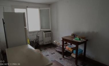 VENDO CASA TRES AMBIENTES JARDÍN Y PARQUE