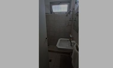 VENDO CASA TRES AMBIENTES JARDÍN Y PARQUE