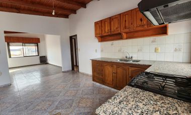 EN ALQUIER DEPARTAMENTO SIN EXPENSAS 2 DORMITORIOS