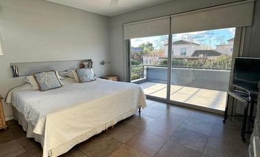 Casa de cinco ambientes en venta