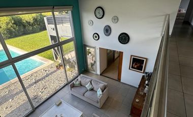 Casa de cinco ambientes en venta