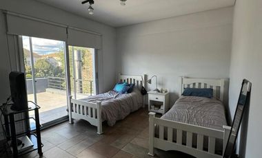 Casa de cinco ambientes en venta