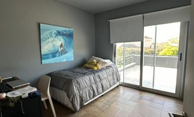 Casa de cinco ambientes en venta