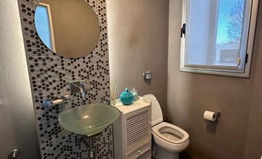 Casa de cinco ambientes en venta