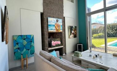 Casa de cinco ambientes en venta