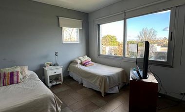 Casa de cinco ambientes en venta