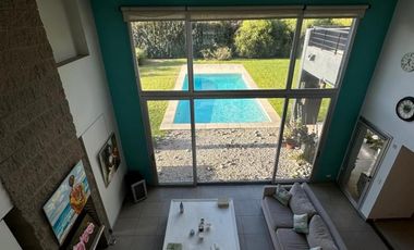 Casa de cinco ambientes en venta