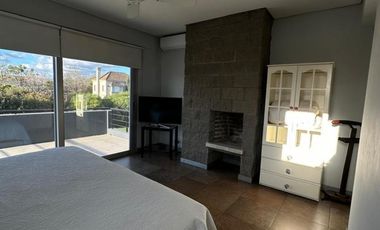 Casa de cinco ambientes en venta