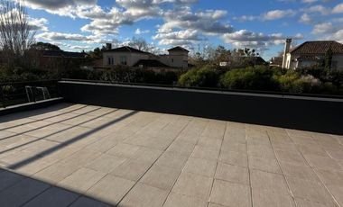Casa de cinco ambientes en venta