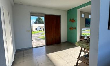 Casa de cinco ambientes en venta