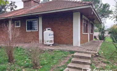 Quinta de 1.375 m2 con Chalet en Ingeniero Allan, Varela. Facilidades en cuotas.-