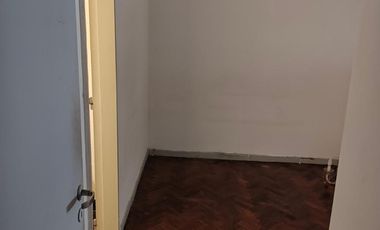 ALQUILER en Esmeralda al 800  Retiro 2 Ambientes SIN MUEBLES.