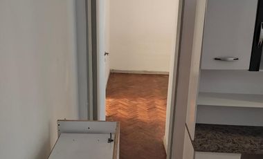 ALQUILER en Esmeralda al 800  Retiro 2 Ambientes SIN MUEBLES.