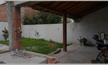 VENDO CASA CINCO AMBIENTES