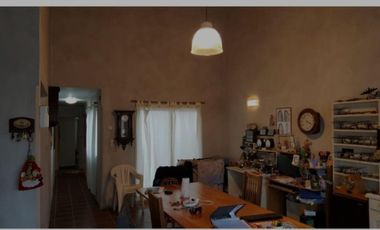 VENDO CASA CINCO AMBIENTES
