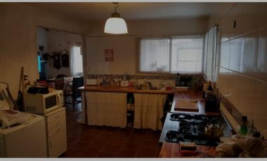 VENDO CASA CINCO AMBIENTES
