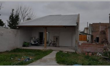 VENDO CASA CINCO AMBIENTES