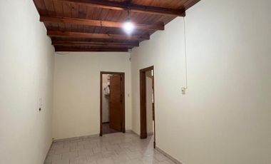 Casa de 3 AMBIENTES ubicada a 150 metros de la estación