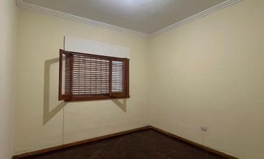 Casa de 3 AMBIENTES ubicada a 150 metros de la estación