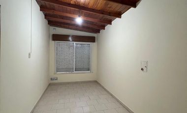 Casa de 3 AMBIENTES ubicada a 150 metros de la estación