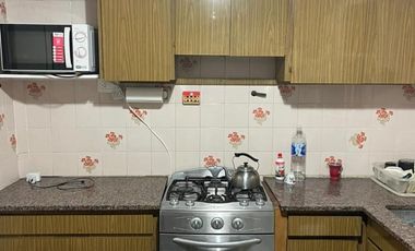 Excelente Dto de 4 amb. por escalera, son 4 en total. Sin expensas. 3 dormitorios, amplio comedor, cocina comedor totalmente amueblada, lavadero, y ba