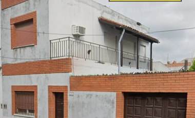 Ph De 4 Ambientes En Dos Plantas, Amplio, Garaje, Parrilla, Oportunidad