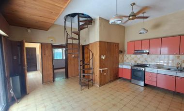 Ph De 4 Ambientes En Dos Plantas, Amplio, Garaje, Parrilla, Oportunidad