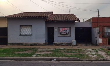 VENTA CASA AMERICANA 4 AMBIENTES MORÓN