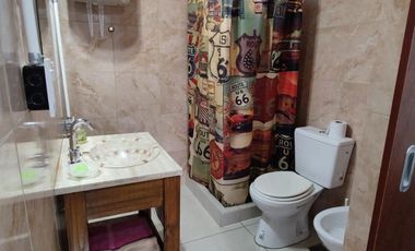 Excelente propiedad de 3 ambientes con cochera  y terraza y departamento  monoambiente.