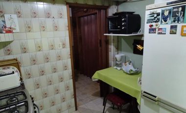 Excelente propiedad de 3 ambientes con cochera  y terraza y departamento  monoambiente.