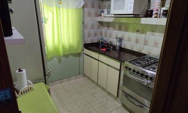 Excelente propiedad de 3 ambientes con cochera  y terraza y departamento  monoambiente.