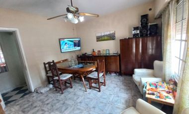 VENTA CASA SOBRE LOTE PROPIO, LANUS ESTE PRECIO REBAJADO
