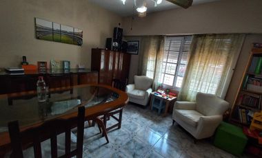 VENTA CASA SOBRE LOTE PROPIO, LANUS ESTE PRECIO REBAJADO